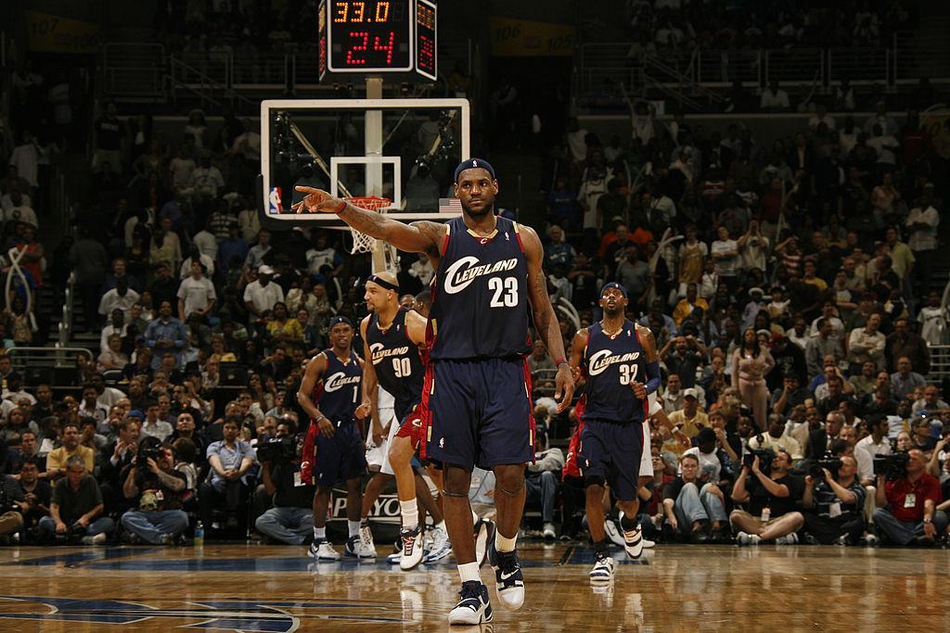 体育投注-关于莎拉波娃焦点对战，詹姆斯与40激战C9分钟，出色防守胜负难料！引发球迷热议的信息-体育投注