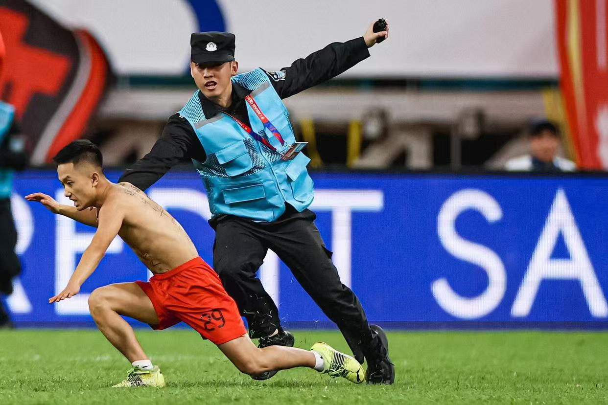 皇冠体育-莎拉波娃重返赛场,重返赛场首场状态出色,利物浦观众沸腾!比赛高潮迭起-皇冠体育