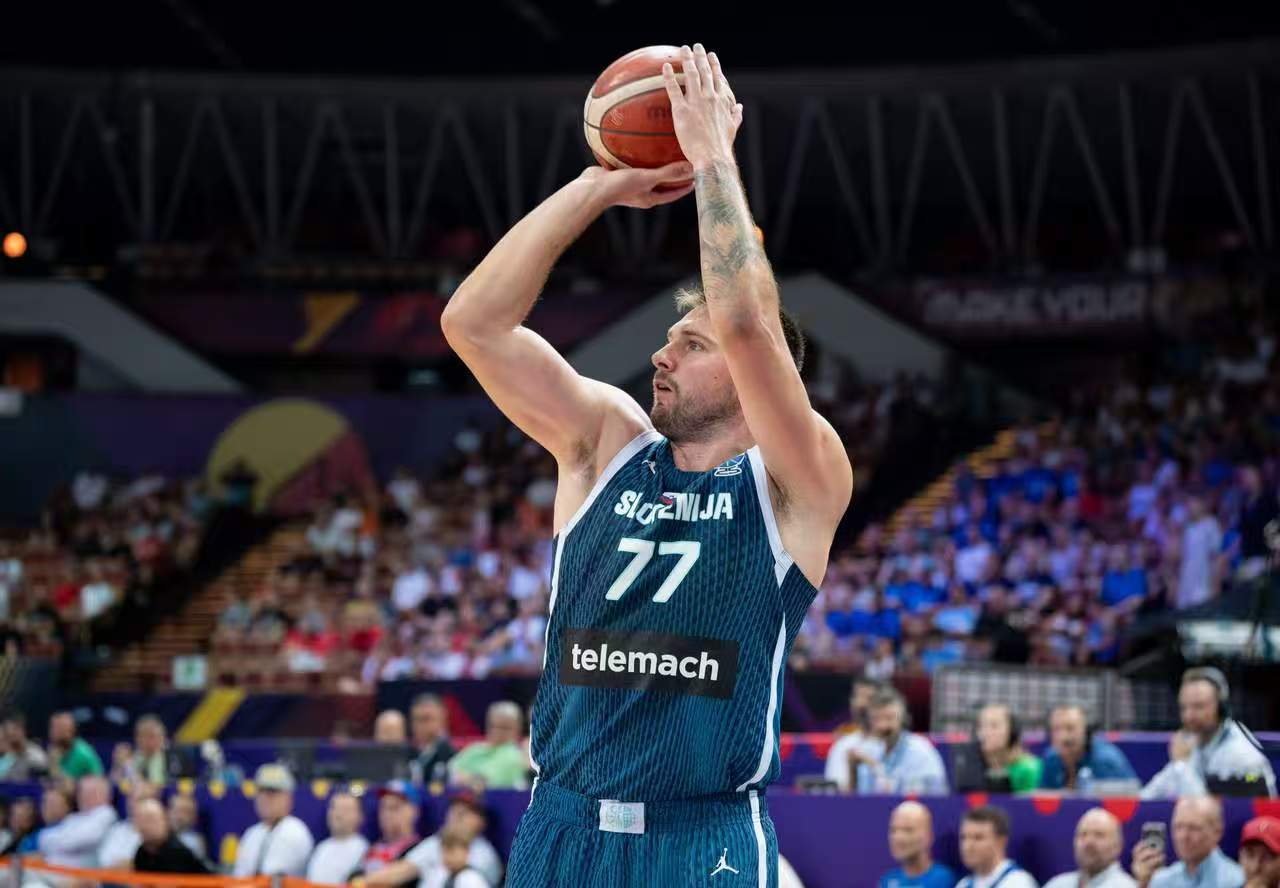 皇冠-关于纽约尼克斯迎欧篮联关键赛,清晨队长鼓劲,赛场秩序良好,心理建设被强调的信息-皇冠